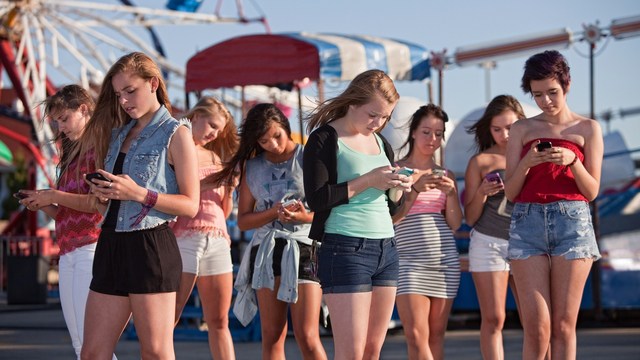Social+Medias+Impact+On+Teens