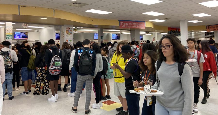 Hungry students at SBHS line up during A lunch to get cafeteria food. Students take up most of their lunch period in line for food.