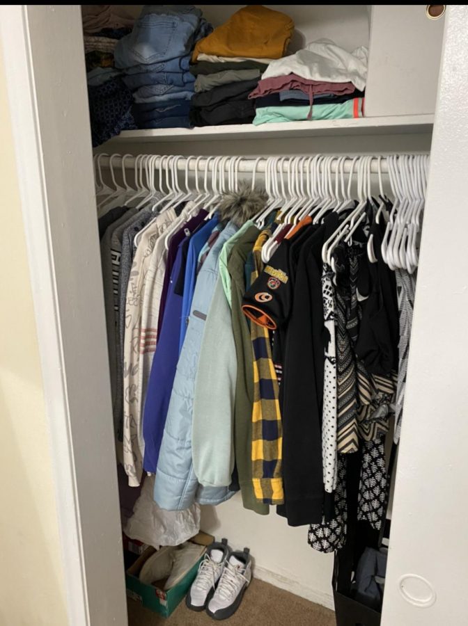  In the last part of this process, I was really pleased with the result of my closet .I also hope you guys end up pleased with all these tips and hacks that I provided to you. I also want to say that some of this information came from the series of Netflix : “Tidying up with Marie Kondo” and “Get organized with the home edit.”
