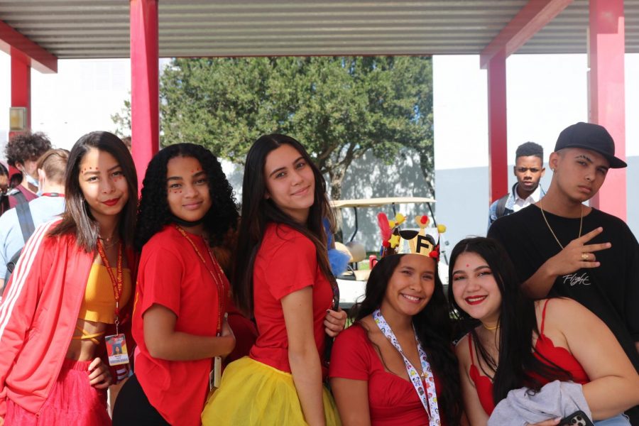 Group of Seniors and a junior enjoying the color day of the event during the b luch. 
Beverly Leiva.  Angelica Romero. Catherina Meza, Fabiana Linares, Britney Nunez, Santiago Meza.