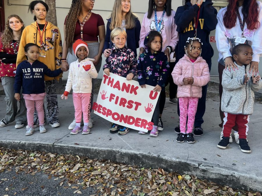 Little Broward kids holding up a sign to thank first responders. 