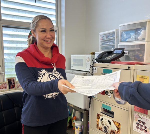 SBHS service hour coordinator Ms. Veronica Bruns receives a service hour from a student. Last year, Florida Congress changed Bright Futures Scholarship guidelines to allow work hours to count for the 100 hour volunteer hour requirement. 