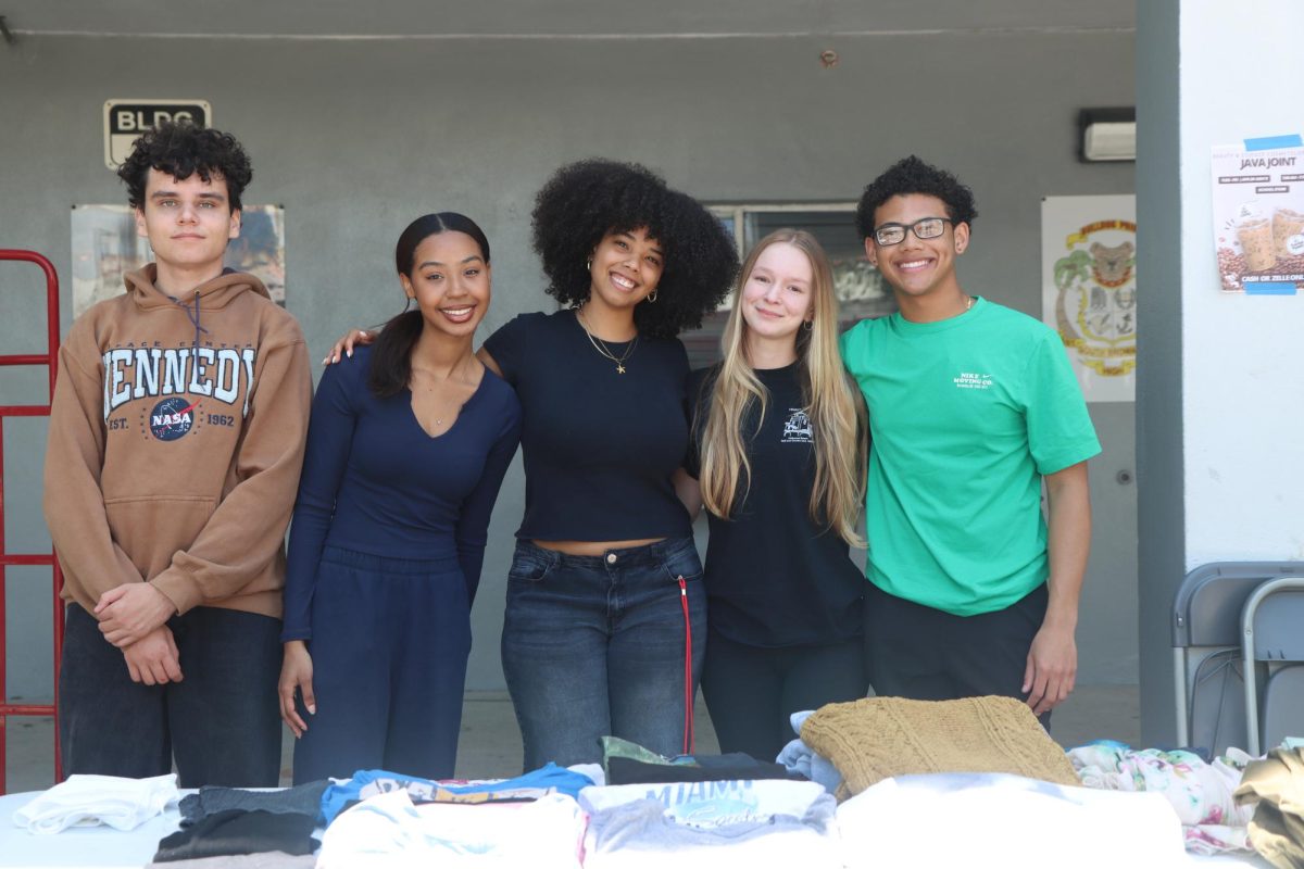 Seniors Mark Cherkasov, Kaliyah Perotte, Isabela Lopez, Anna Zhuk, Daniel Reynolds host the second day of the school thrift store during B-lunch in the 101 courtyard, welcoming students to browse and shop.